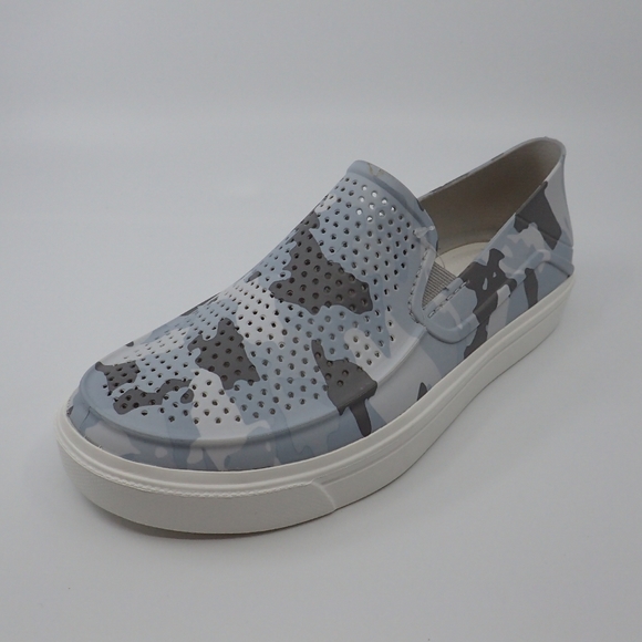 Crocs Camo Perforated Shoes M5 - New
